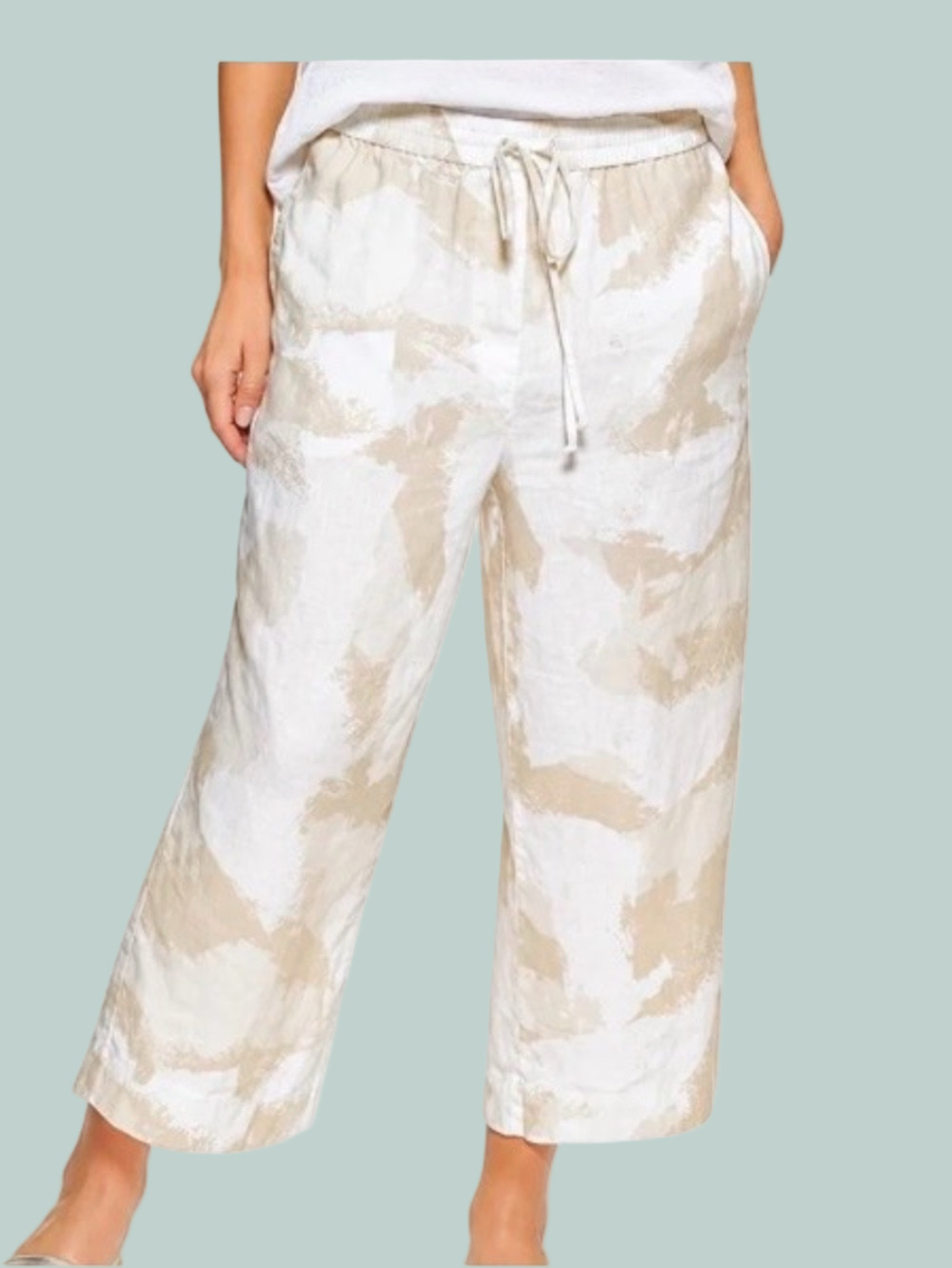 DKNY jeans cream and tan linen blend cropped pants. Women’s size medium